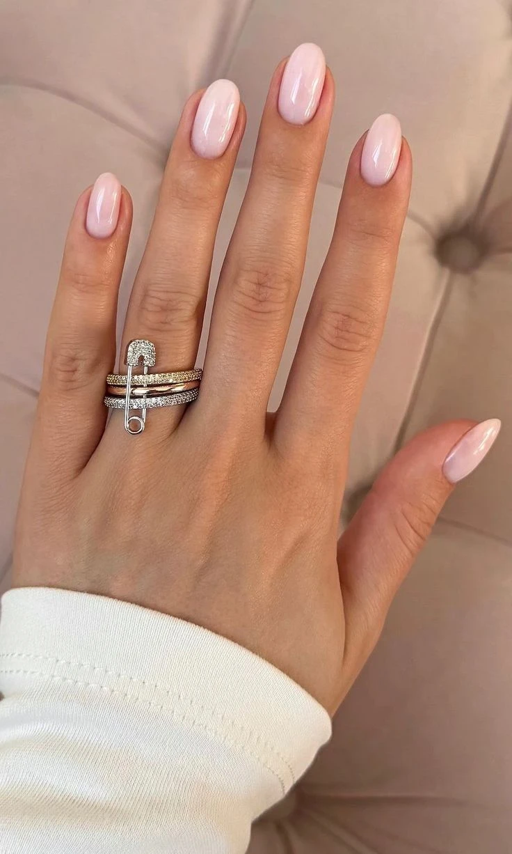 La manicura "invisible" es la nueva tendencia