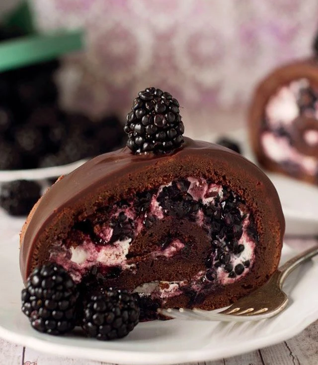 Pionono de chocolate con mousse de frutos rojos: una receta deliciosa y fácil de preparar