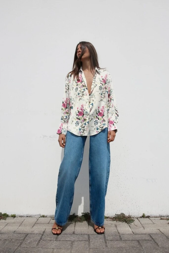 Así se llevan las flores este verano.