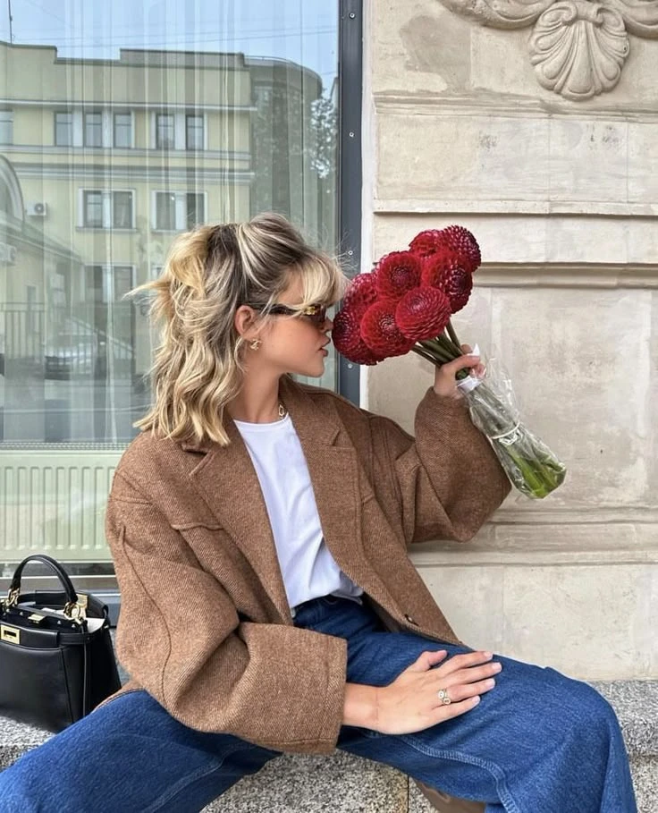 Raíz a la vista en primavera: por qué el pelo con historia es el nuevo lujo