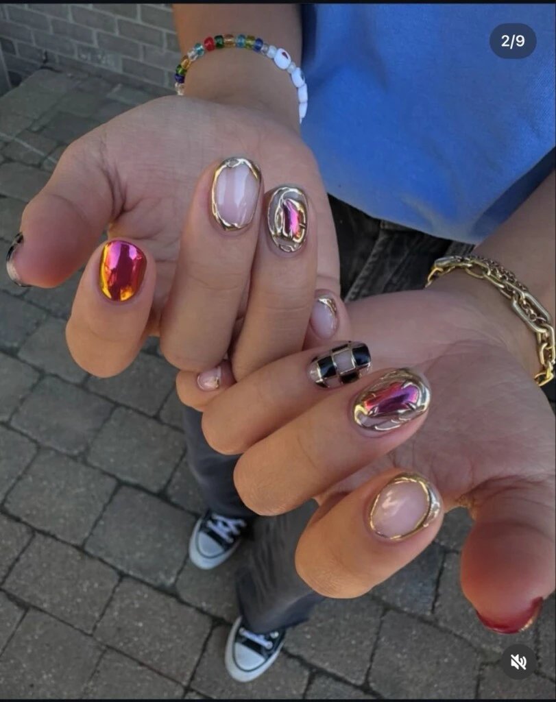 Así se llevan las uñas cardone.