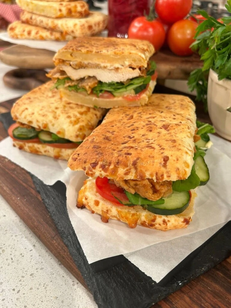 Sándwich de chipa y pollo