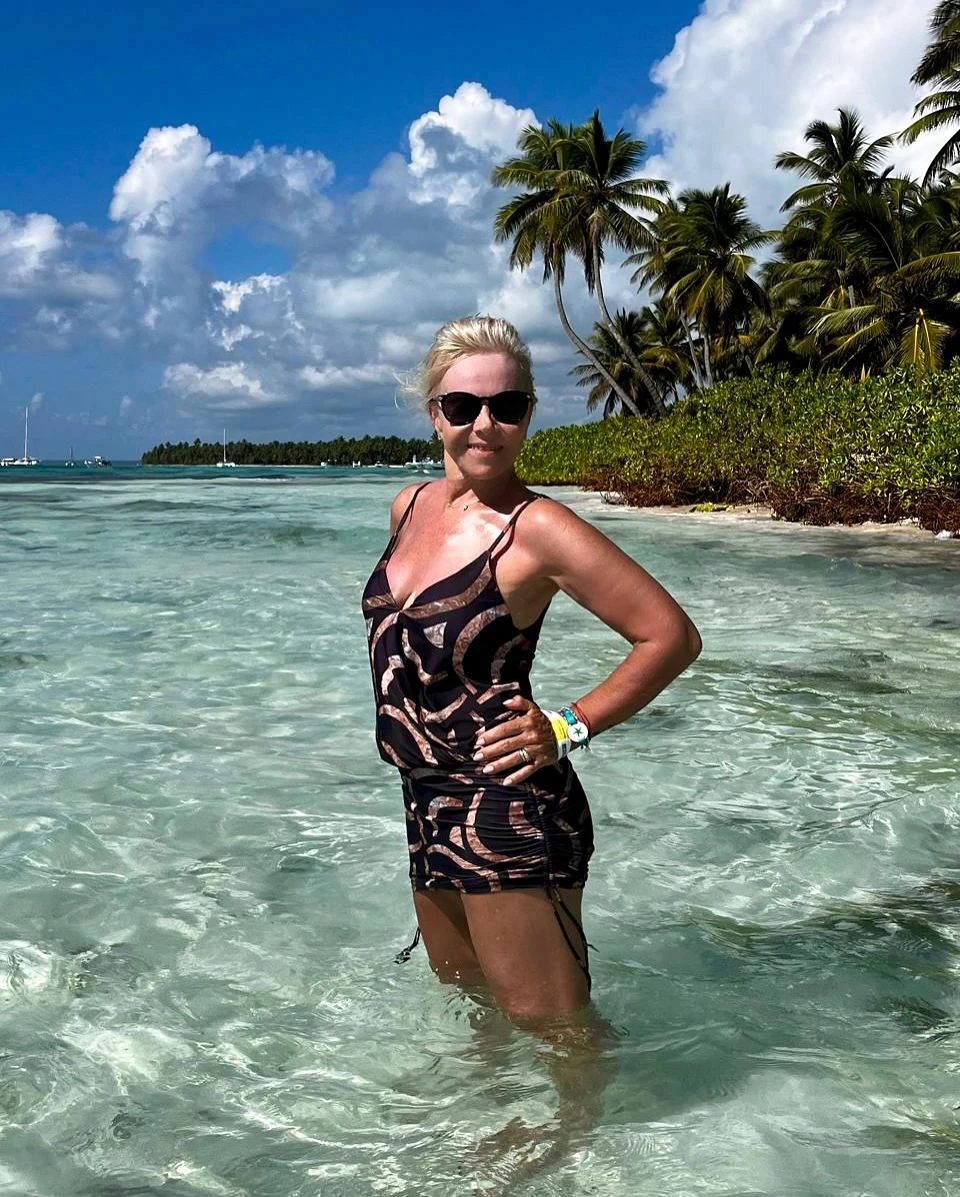 Claudia Villafañe volvió a marcar tendencia con dos trajes de baño ideales para mujeres +50: elegantes, cómodos y muy favorecedores