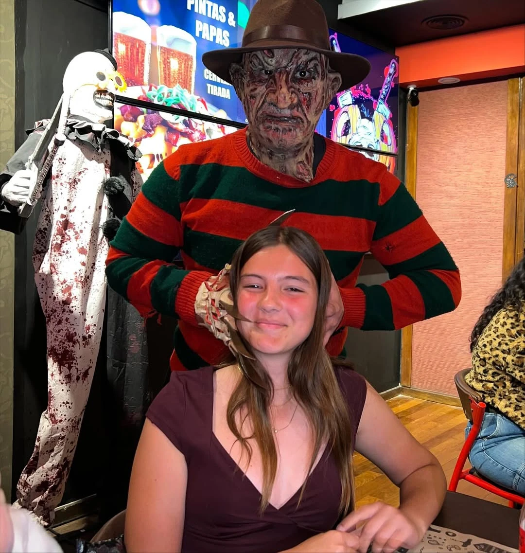 Así fue la celebración de Indiana Cubero con su papá y Mica Viciconte: un festejo nocturno con temática Halloween