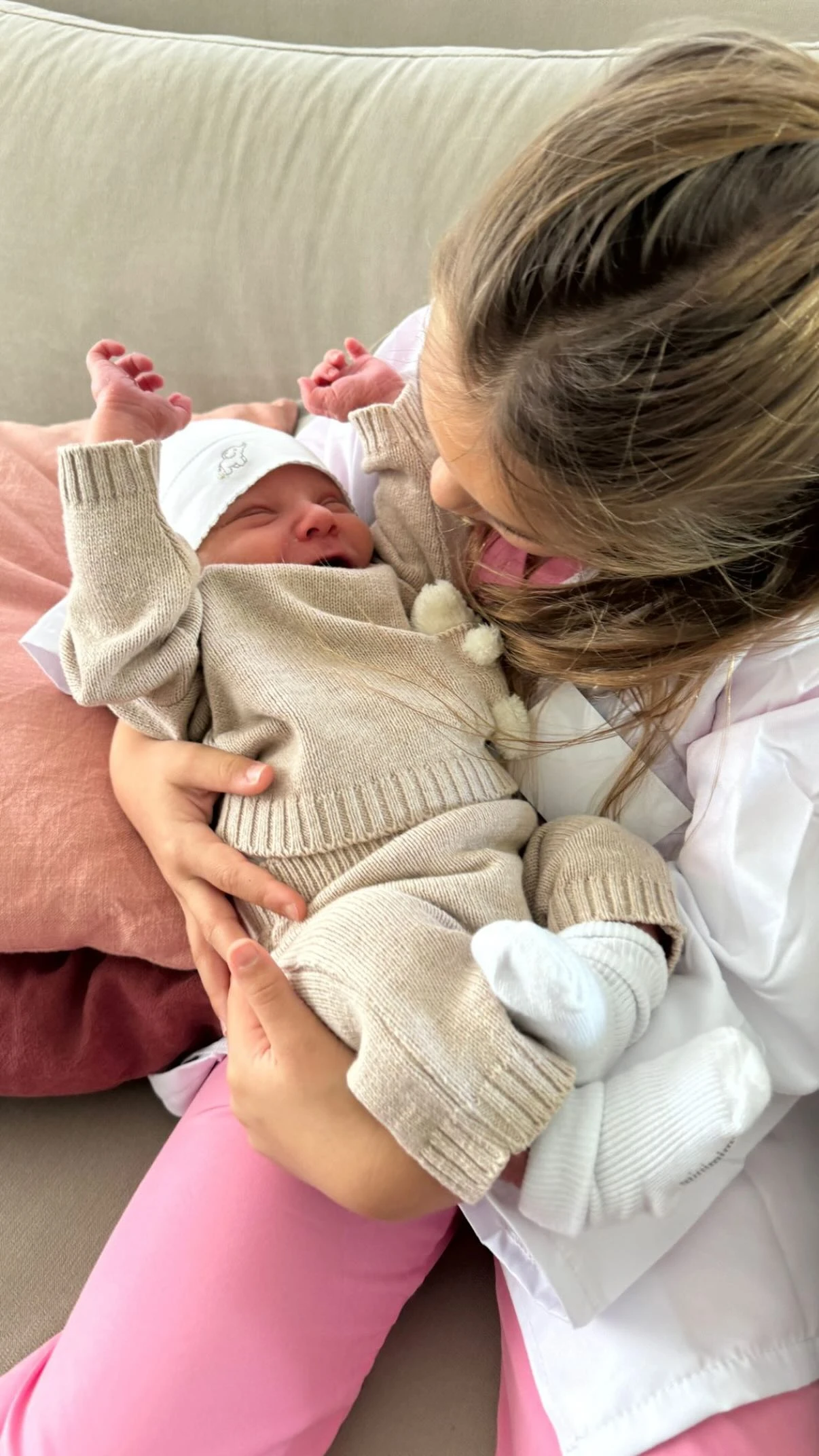 Carla Pereyra viajó con sus hijas para conocer a Faustino.