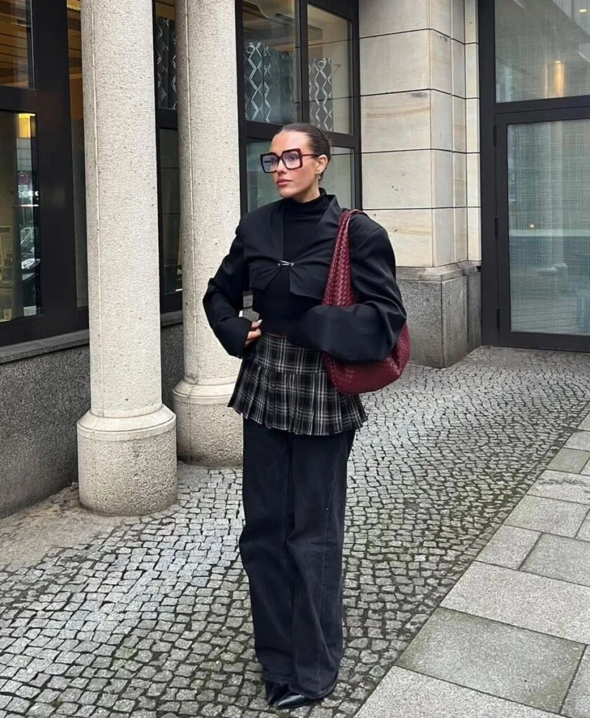 La falda sobre pantalón regresa con todo.