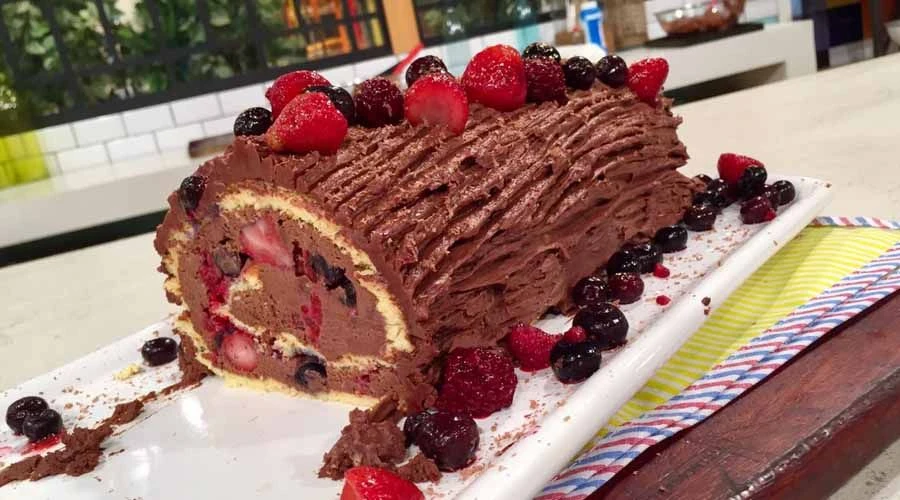 Este pionono de chocolate es fácil de hacer.