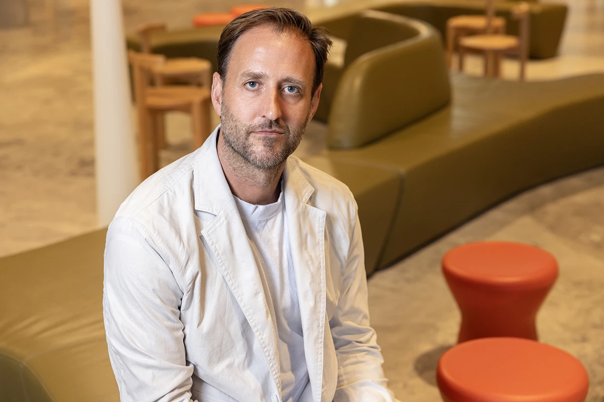 “Enfocarse solo en aquello a lo que te quieres dedicar”. Palabra de un diseñador referente global de la actualidad.  