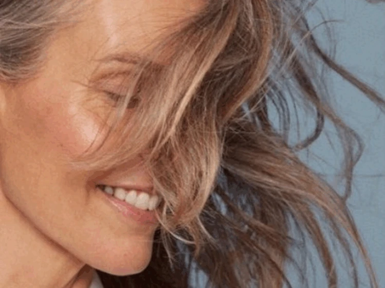 Adiós al estrés: el "bienestar estético" es el nuevo lujo anti-age (y cómo aplicarlo en tu casa)