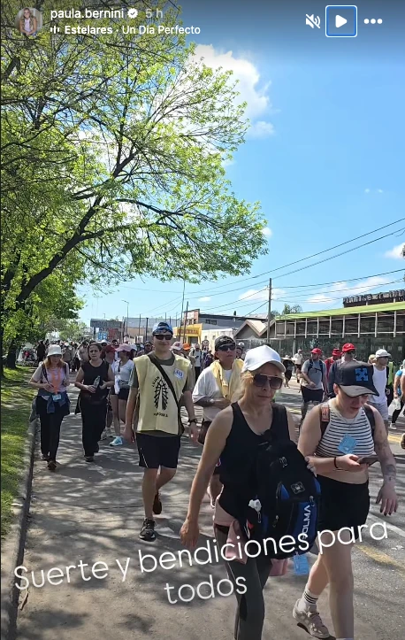 Paula Bernini y los caminantes a Luján
