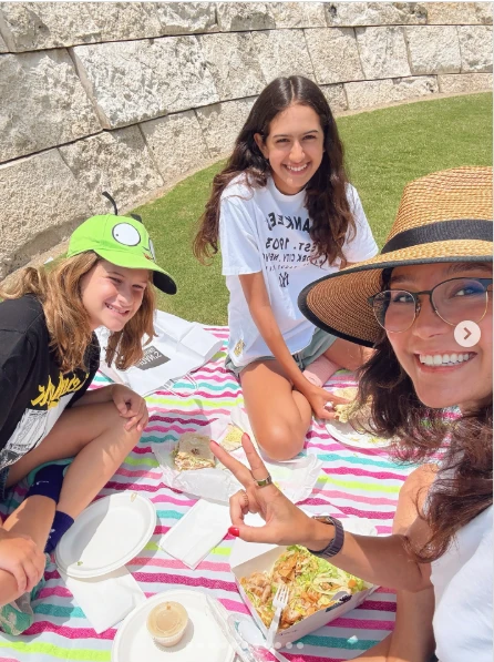 Las hijas menores de Bruce Willis, Mabel Ray y Evelyn Penn, junto a su madre.