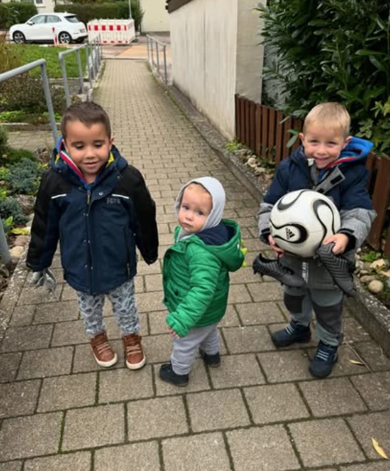 Con sus hermanos antes del accidente