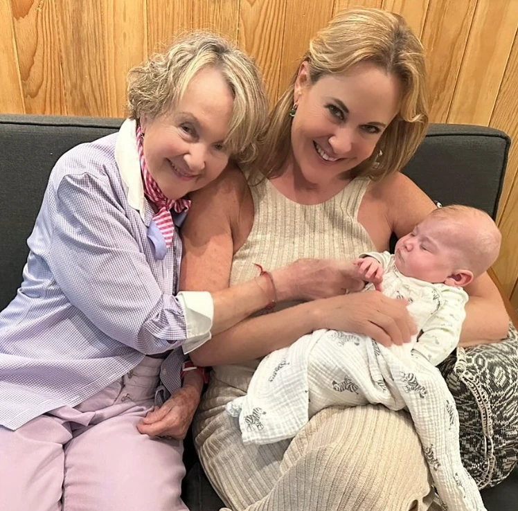 Tamara con su mamá y su nieta