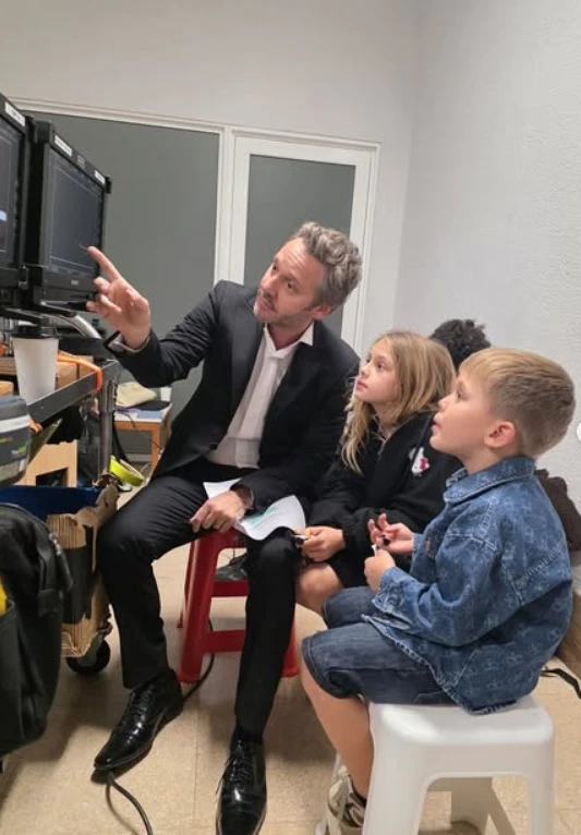 El actor junto a sus hijos Magnolia y Amancio. 