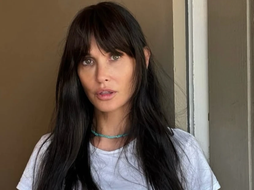 Demi Moore lo confirma: el flequillo cortina es el secreto antiedad que resta 10 años (y la clave para adaptarlo a tu look)