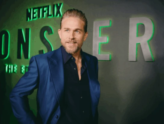 Después de su increíble transformación para Monster: la serie de Netflix con Charlie Hunnam que ya podés ver