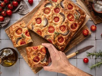 Focaccia rellena: una receta con mozzarella y tomates secos