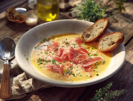 Sopa fría de melón con jamón crudo: una receta fácil e innovadora