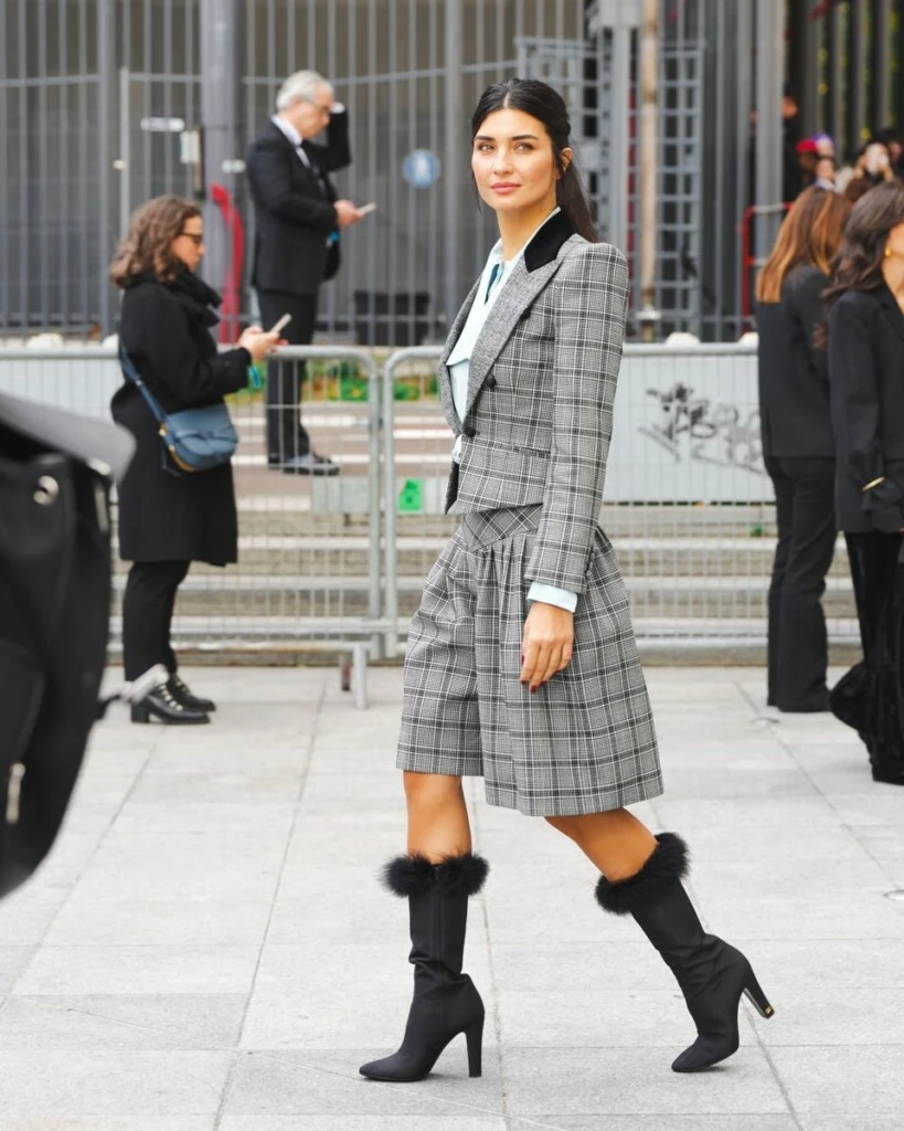 Tuba Buyukustuin en el desfile de Valentino