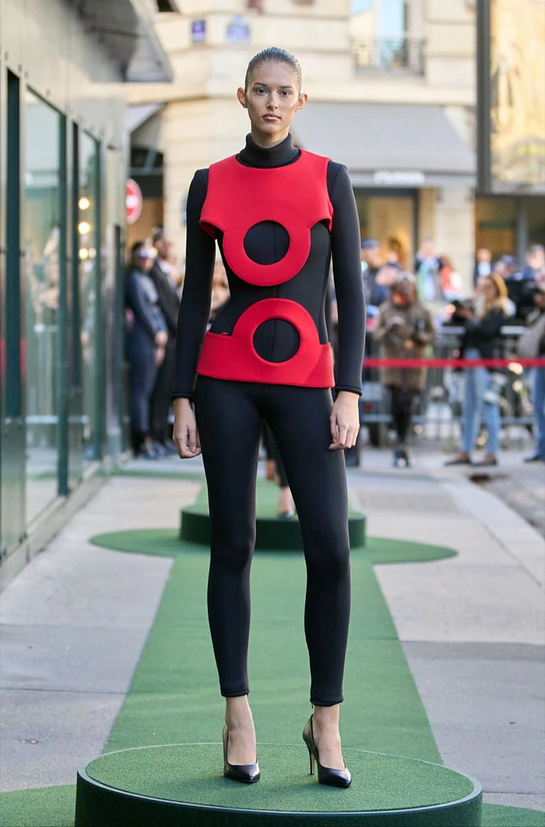 Desfile de Pierre Cardin