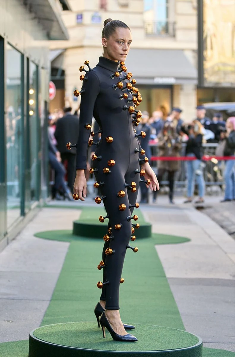 Desfile de Pierre Cardin