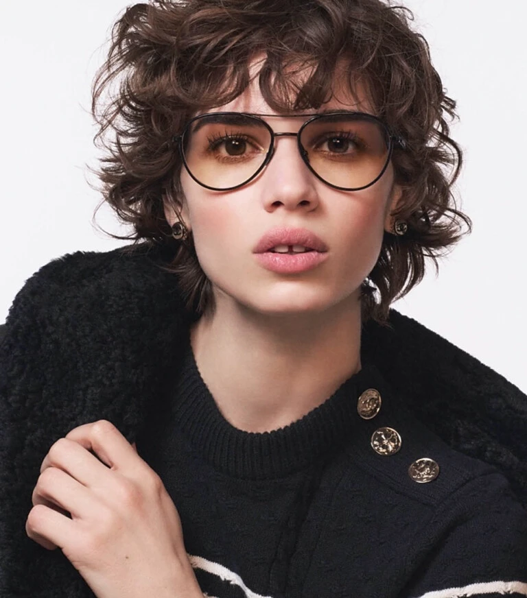 Colección de anteojos de Chanel 2025