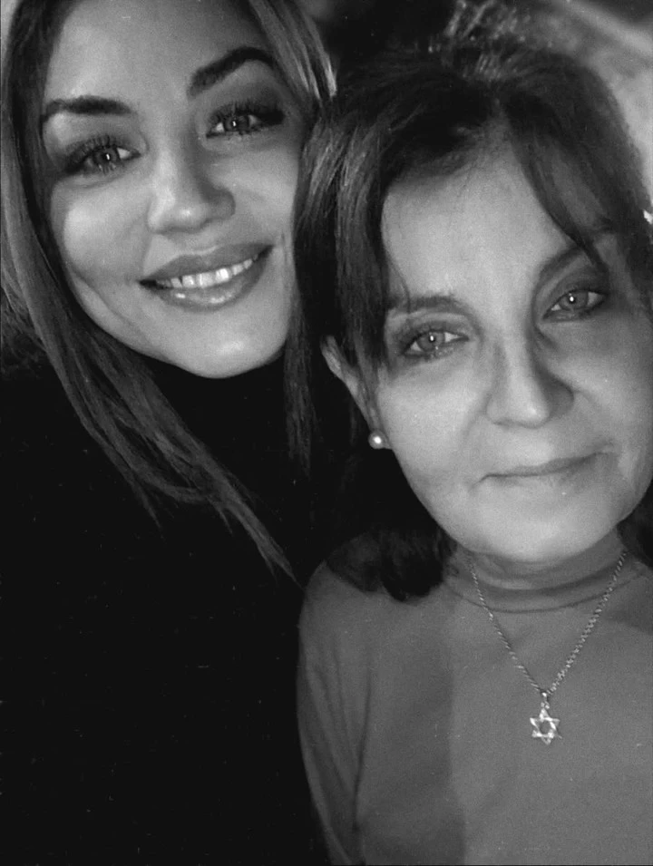 Lowrdez de Bandana y la cronología de una pesadilla de niña prodigio al rol de su madre en su aparición