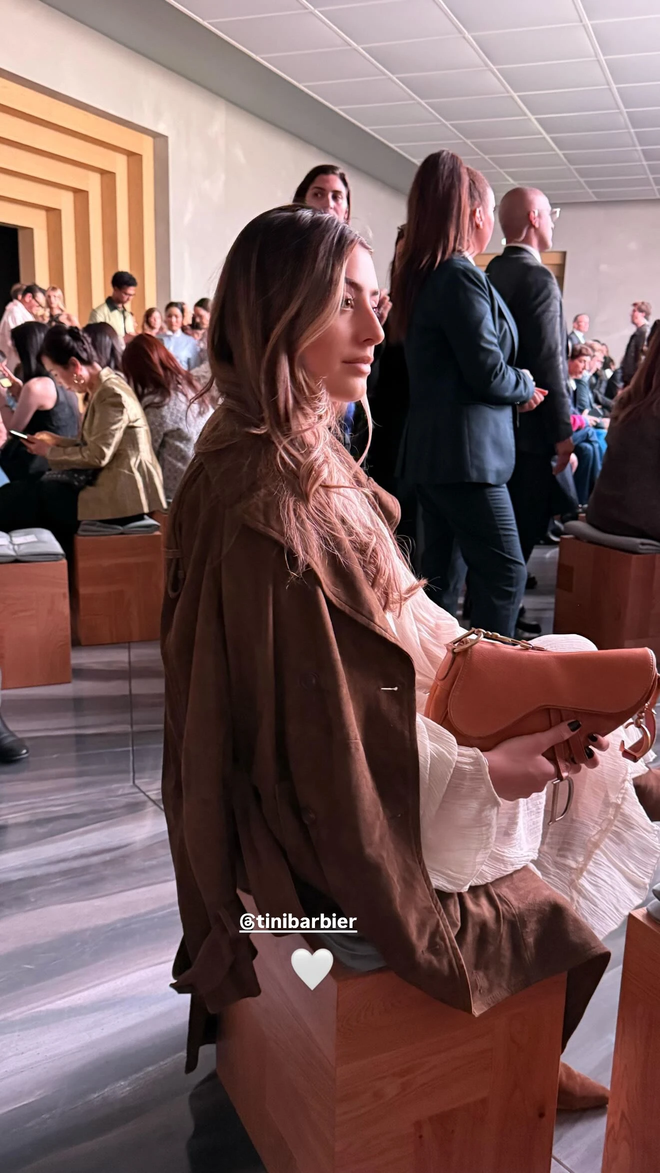 Juliana Awada y Tini Barbier apostaron a los básicos de primavera en looks súper chic para ir al desfile de Dior en París