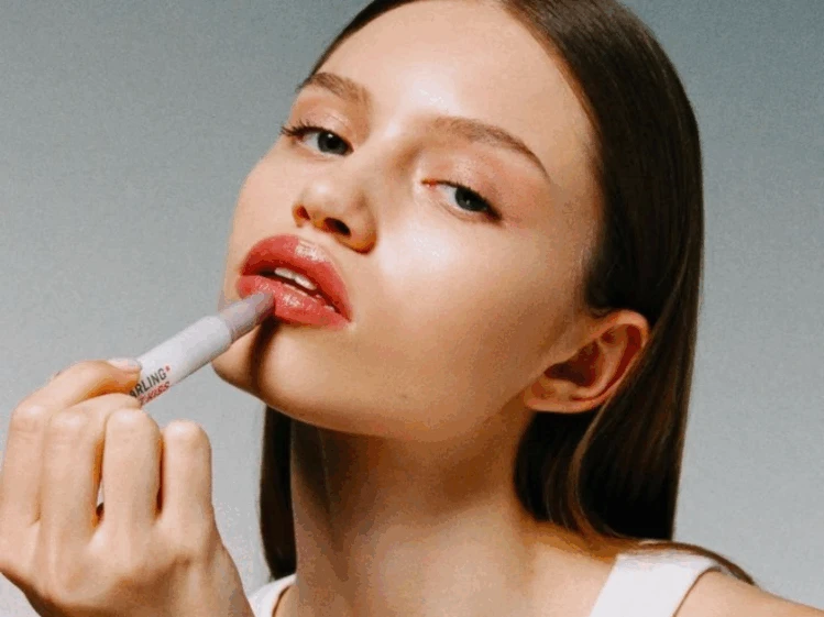 Labios con volumen al instante: el hack de delineado que te da el efecto lifting