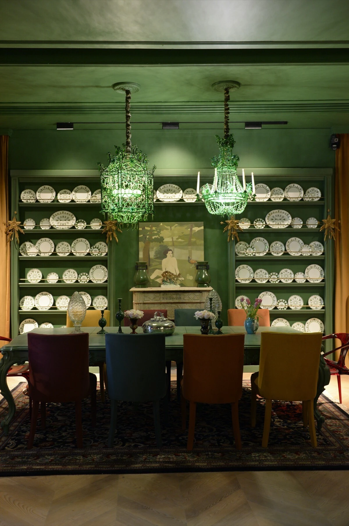 Es un espacio que evoca la impronta neoclásica tan presente en nuestra historia y lo fusiona con el diseño contemporáneo,