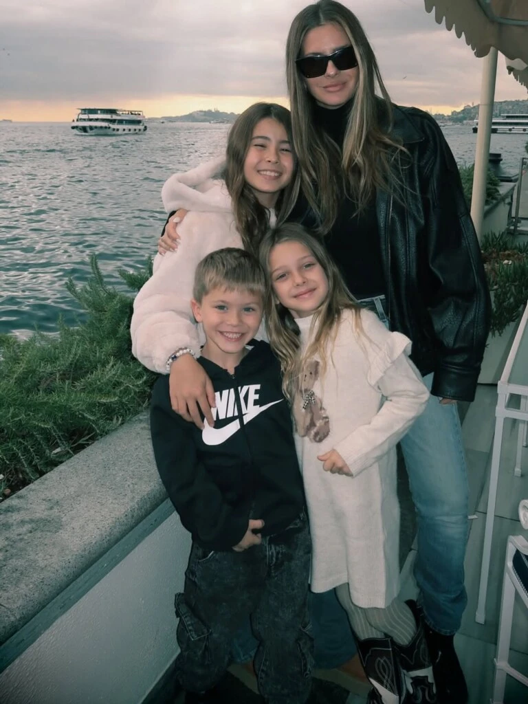 La China junto a Magnolia, Rufina y Amancio. Foto: IG.