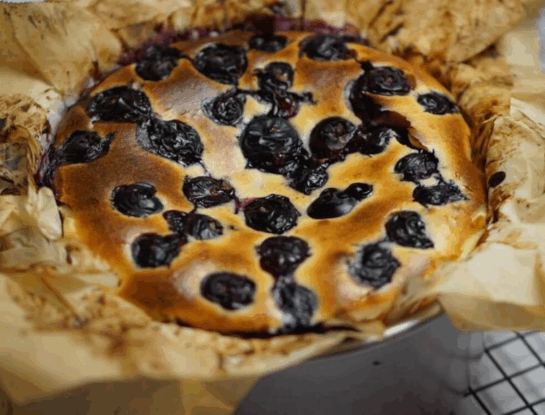 Mini tarta de yogur y arándanos: la receta express y sin azúcar más tentadora