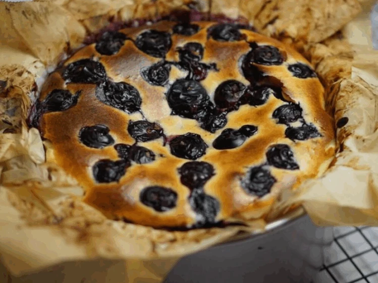 Mini tarta de yogur y arándanos: la receta express y sin azúcar más tentadora