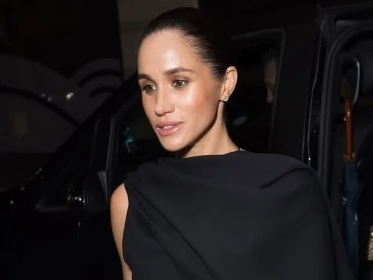 Meghan Markle cautivó con un diseño total black de Balenciaga