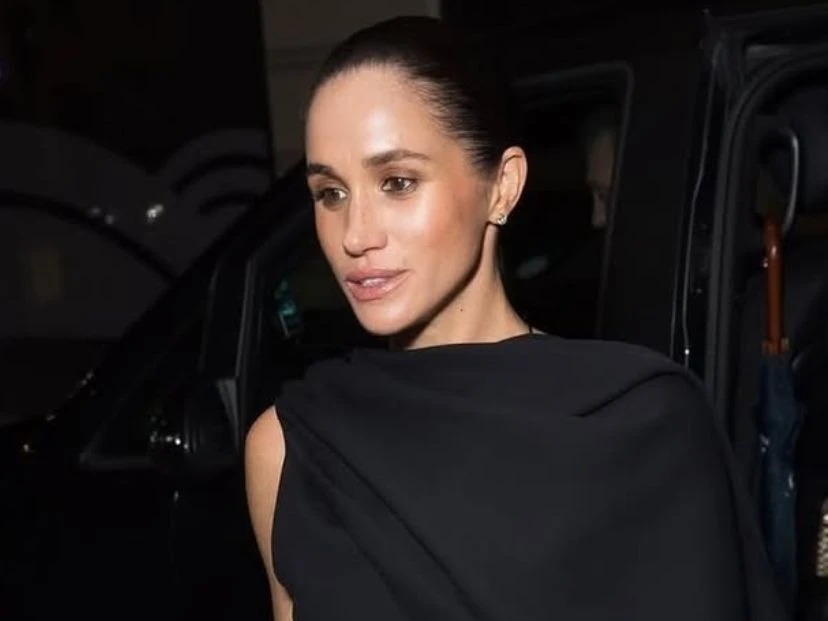 Meghan Markle cautivó con un diseño total black de Balenciaga