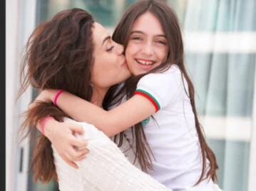 emilia attias y gina