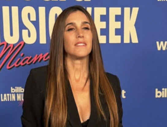 El look de Soledad Pastorutti confirma por qué el traje negro es el conjunto más poderoso y versátil del guardarropas