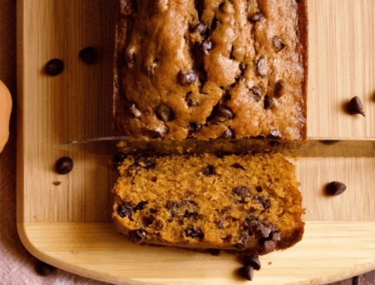 Pumpkin bread: la receta del budín de calabaza y chocolate que no lleva harina