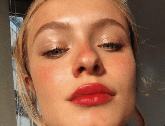 Todos los tips que tenés que saber al colocarte rubor esta primavera