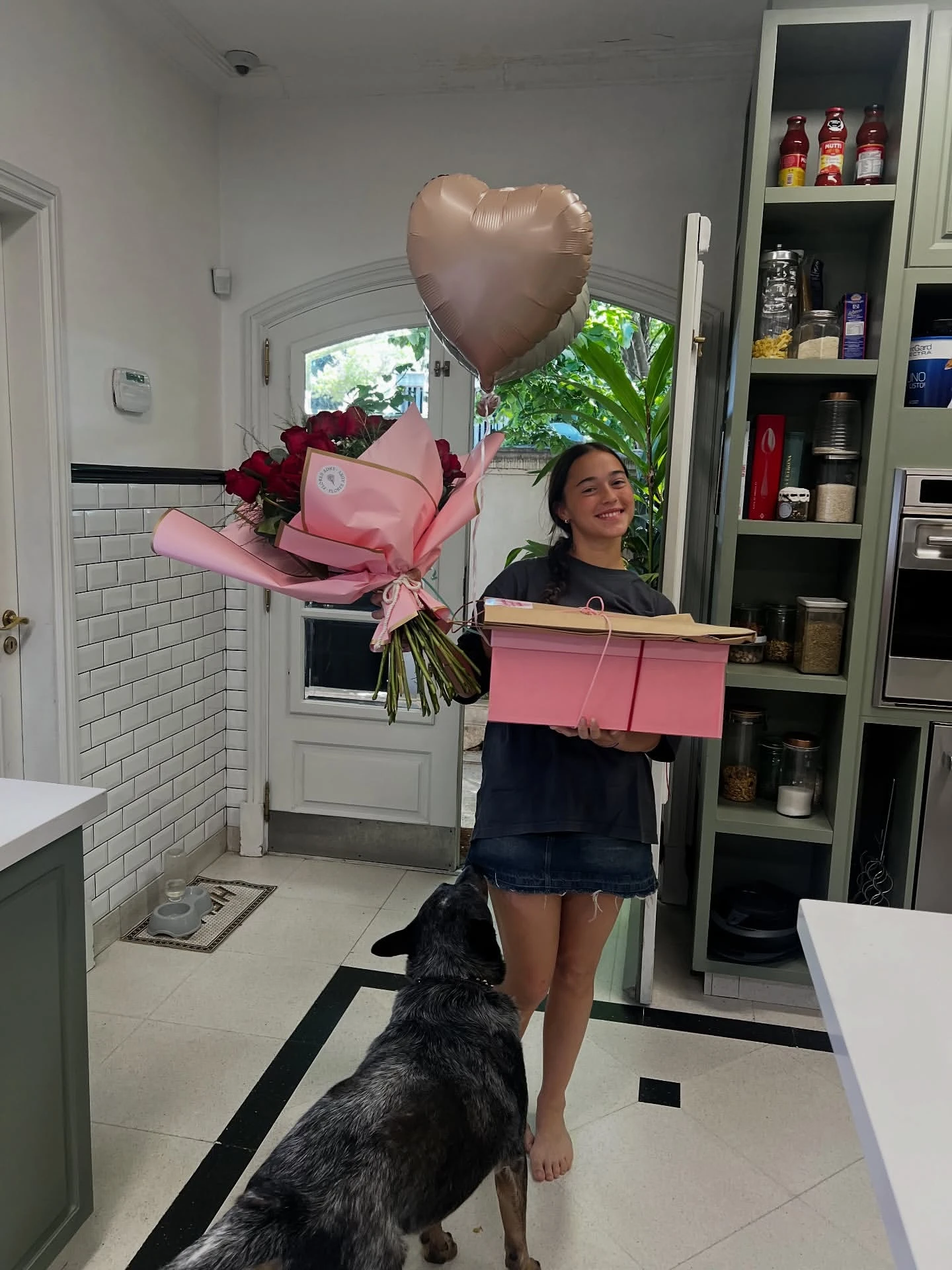 Antonia quiso sorprender a su mamá con un tierno gesto. Fotos: IG.