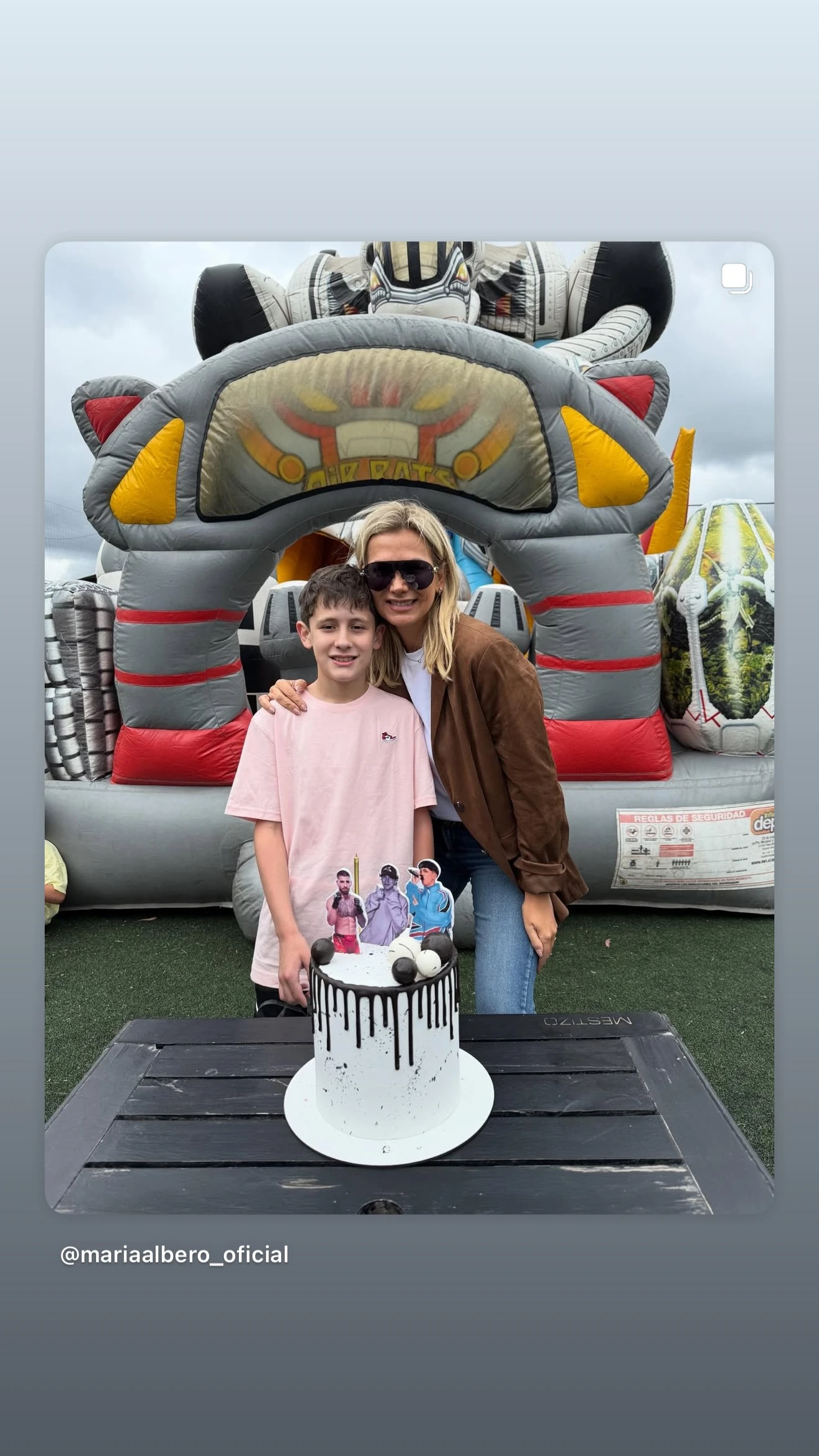 El niño festejó con inflable, fútbol y su círculo más íntimo. Fotos: IG.