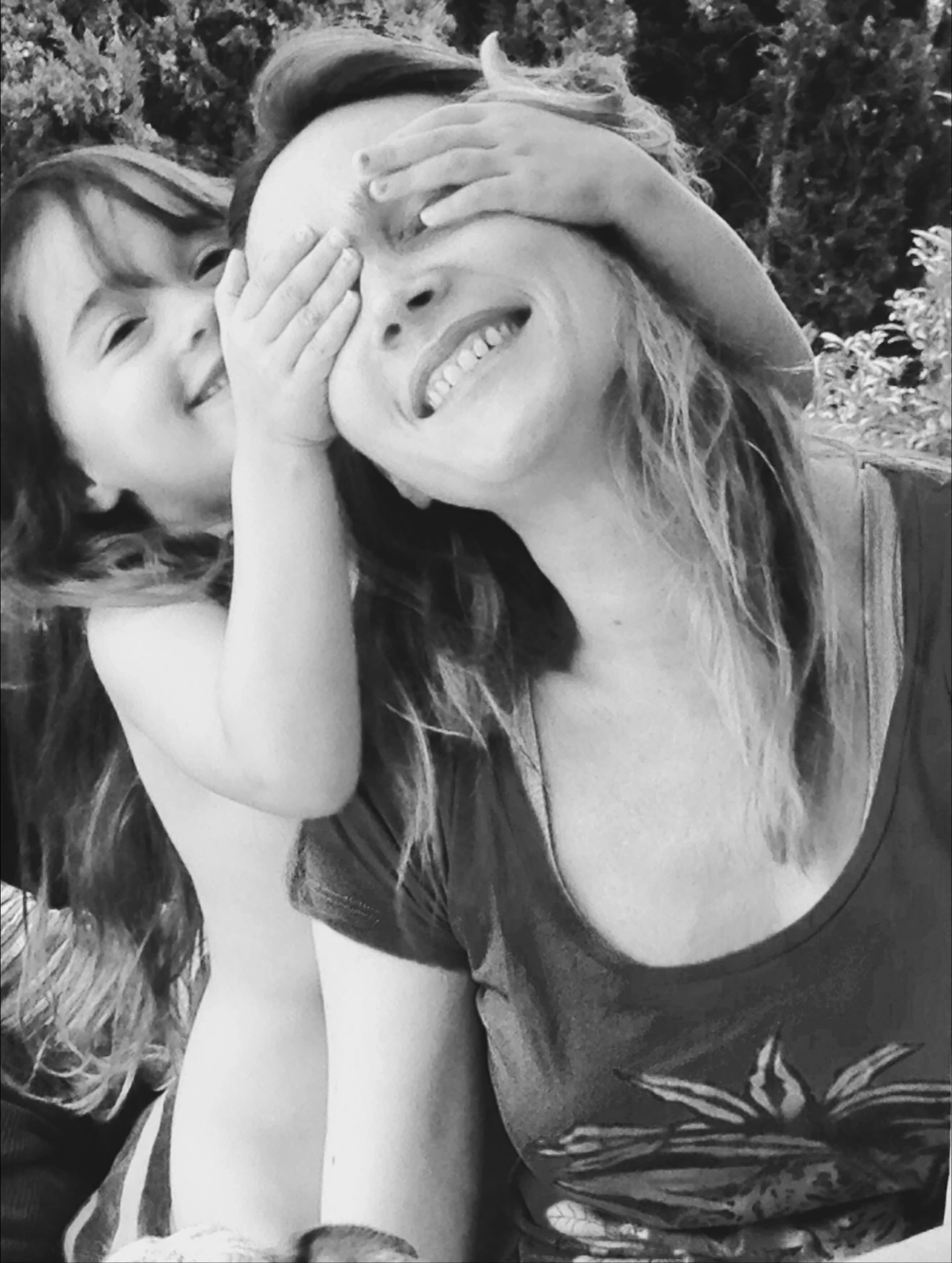 Vero Lozano y Antonia, su hija. Fotos: IG.