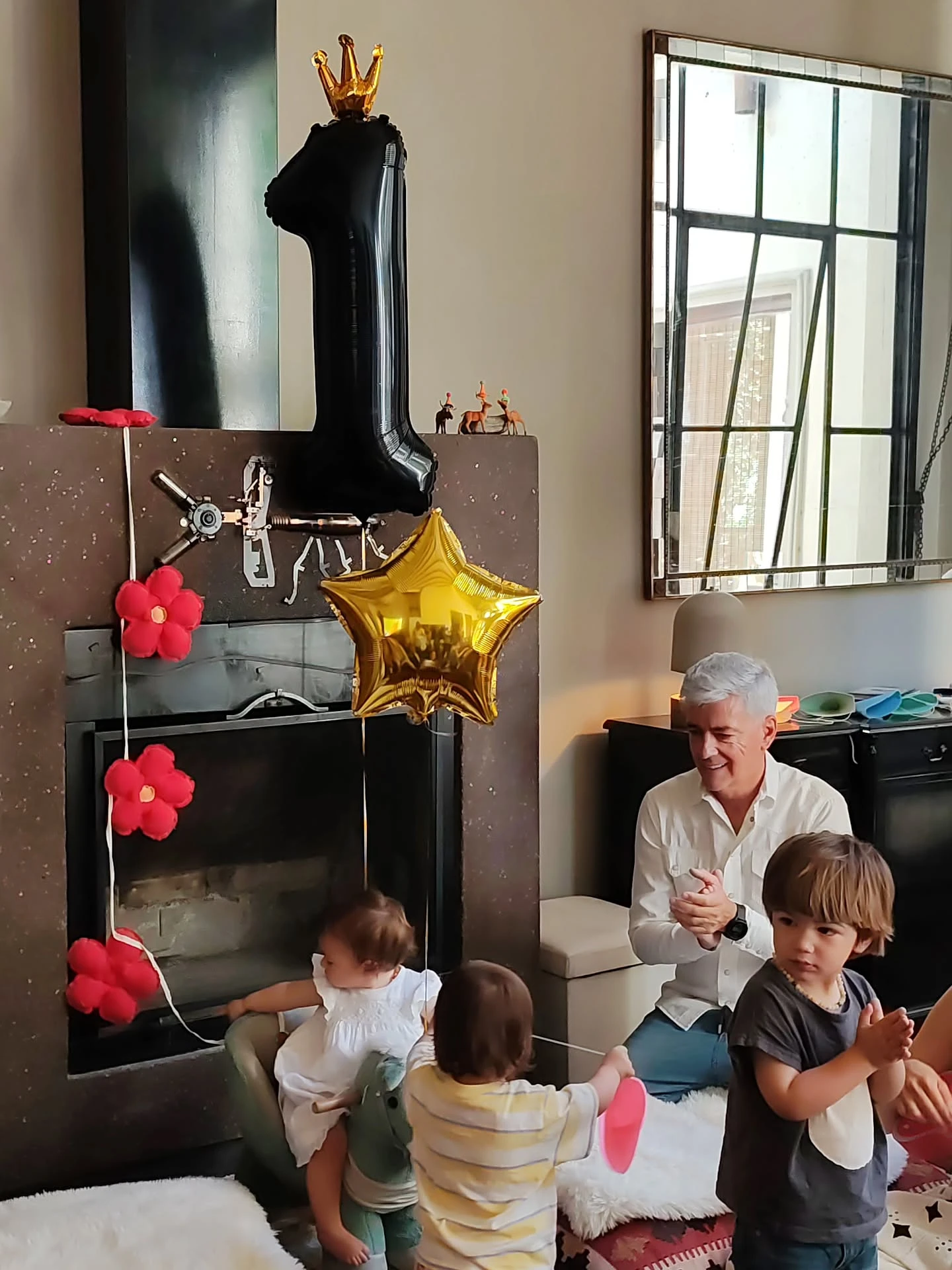 Bee celebró su primer añito en un ambiente muy familiar. Foto: IG.