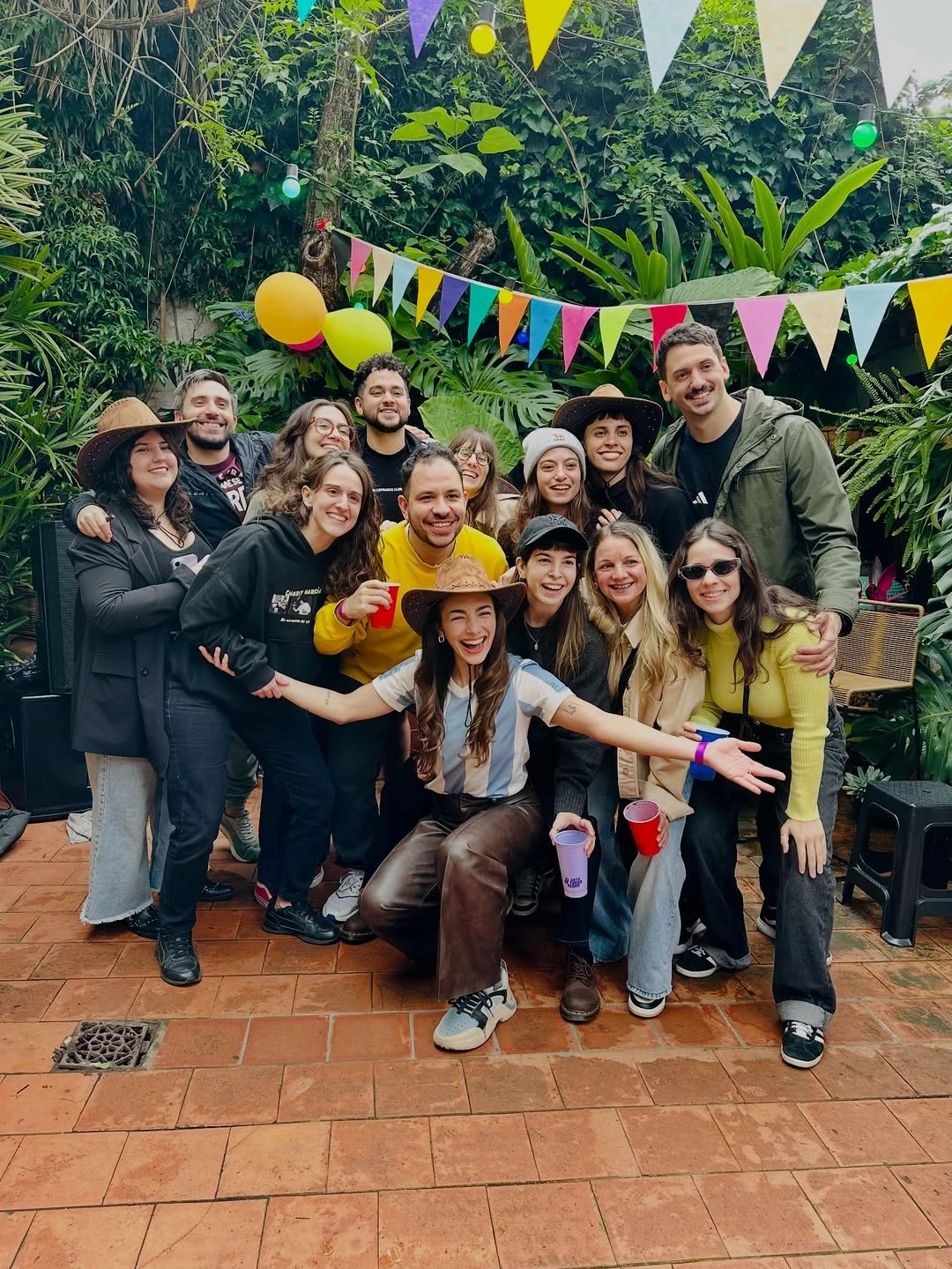 Thelma Fardín junto a sus amigos y familiares. Fotos: IG.