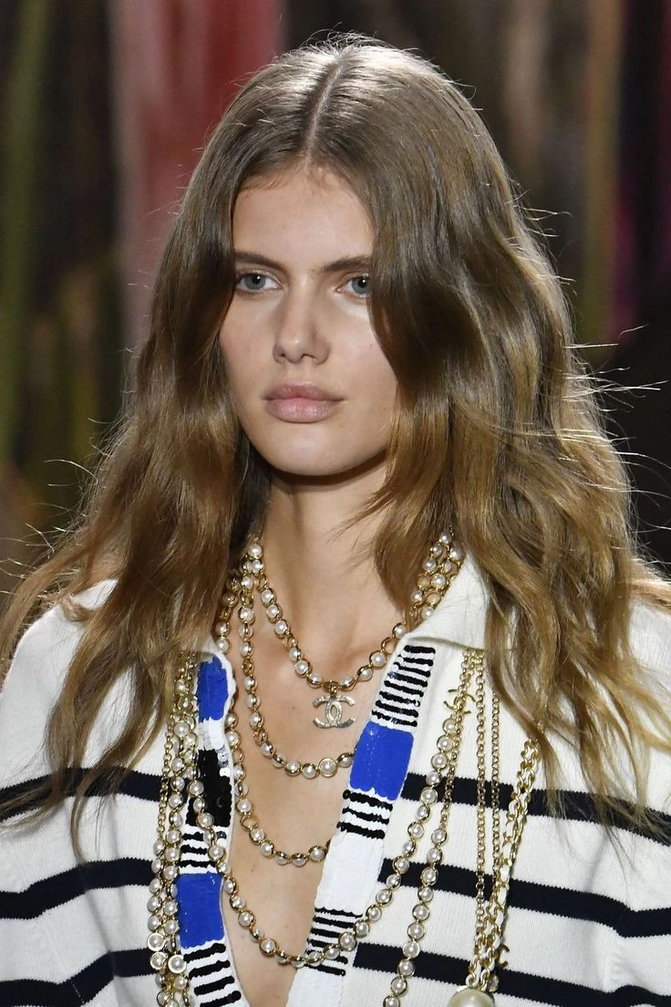 Adiós al frizz: el secreto de las modelos es lavar el pelo con agua fría (y qué shampoo usar)