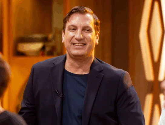 Tras su debut en MasterChef, Maxi López viajó de urgencia a Suiza por su esposa embarazada