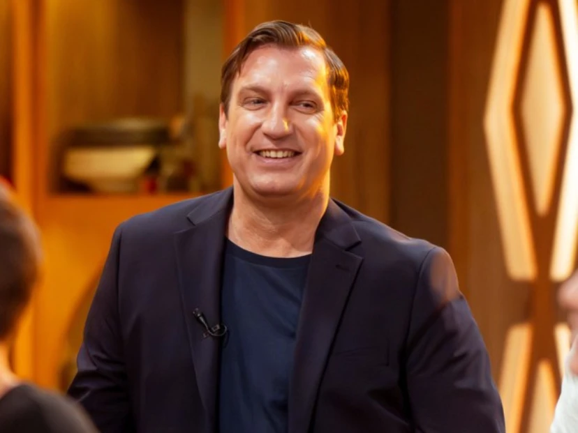 Tras su debut en MasterChef, Maxi López viajó de urgencia a Suiza por su esposa embarazada