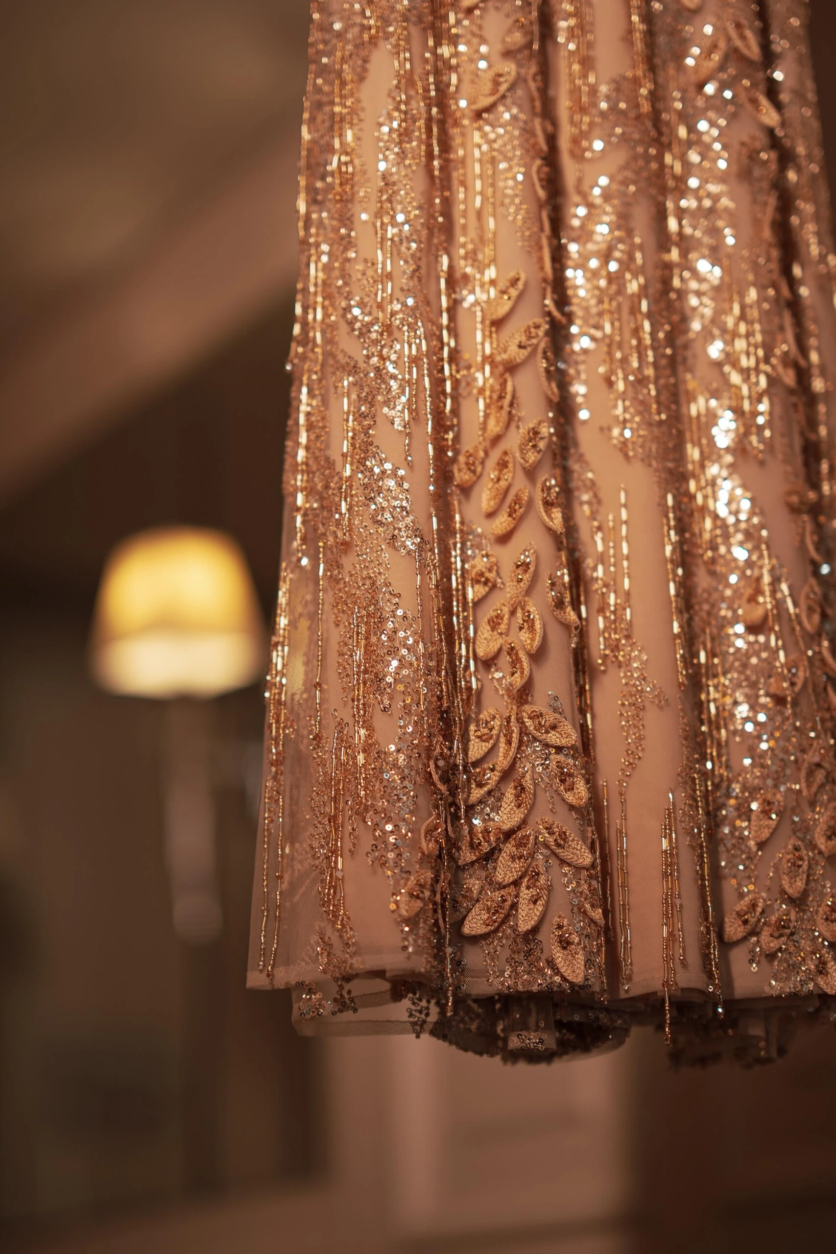 El diseño contó con detalles de brillos. 