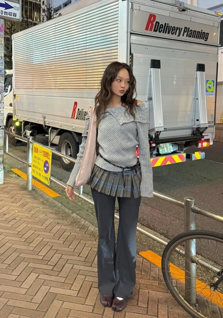 Formas para sumarte a la tendencia falda+pantalón.