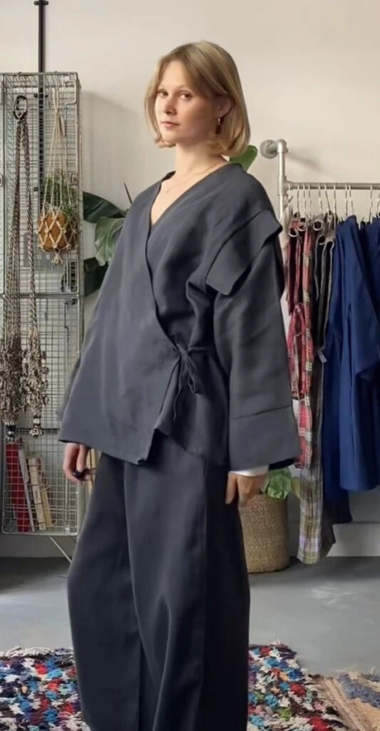 Así se lucen los tops japandi.